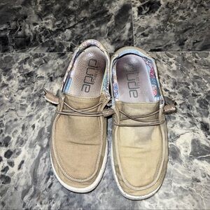 Hey Dude Women Size 9